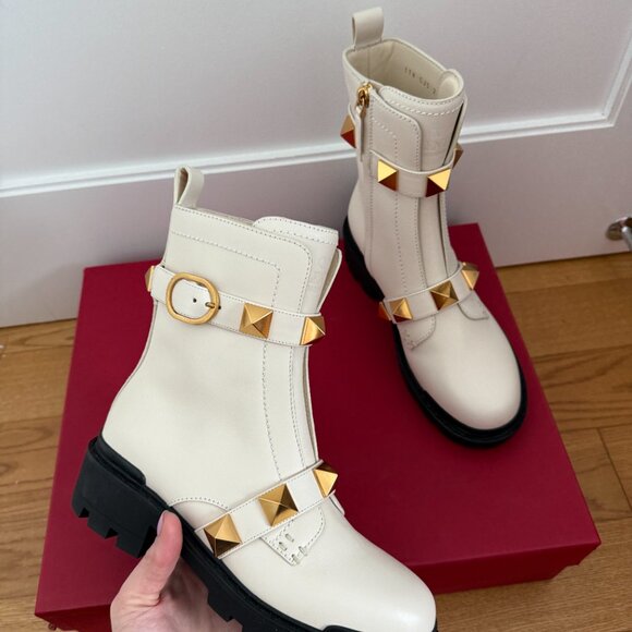 NWT Valentino Garavani Combat Boots Calfskin Leather Gold-tone Studs Sz 36 - Picture 5 of 12